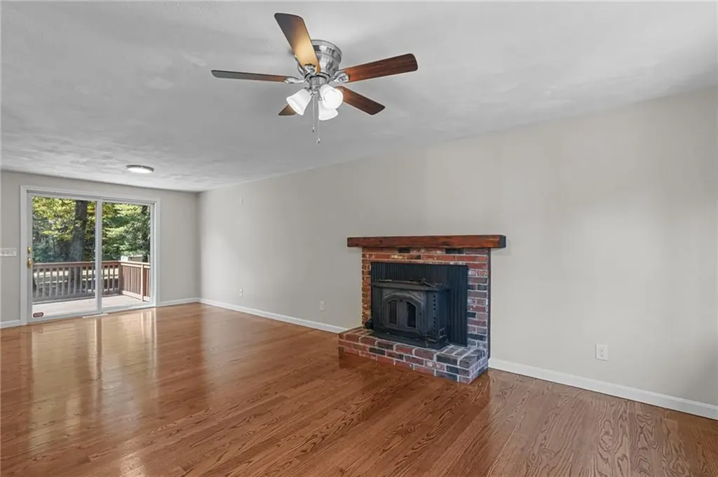 6 Glenview Court Coventry RI 02816