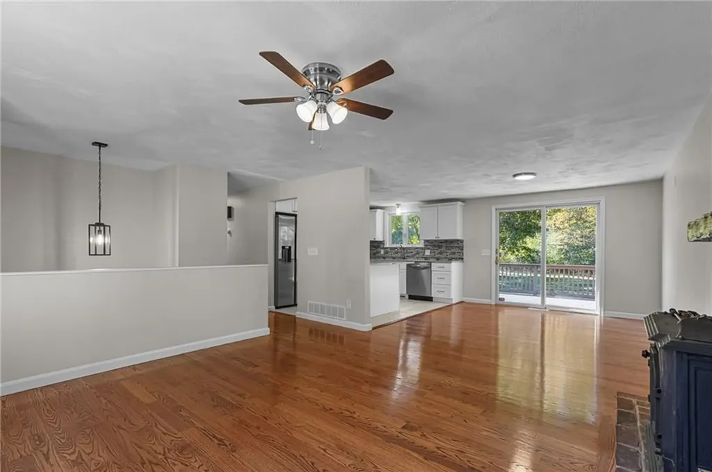 6 Glenview Court Coventry RI 02816