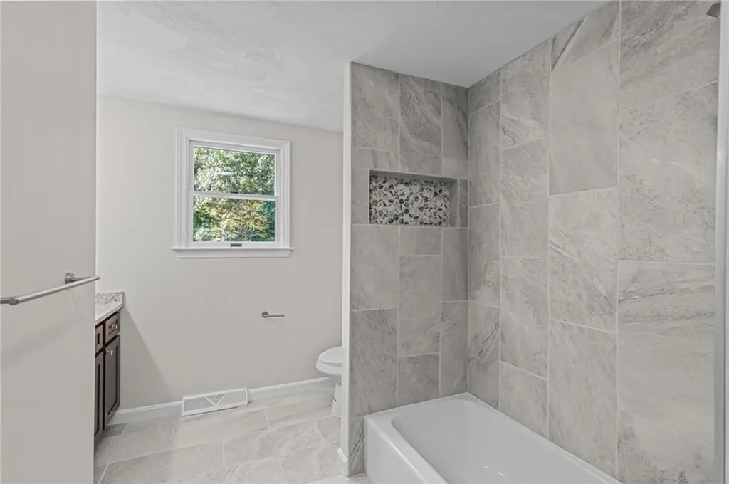 6 Glenview Court Coventry RI 02816