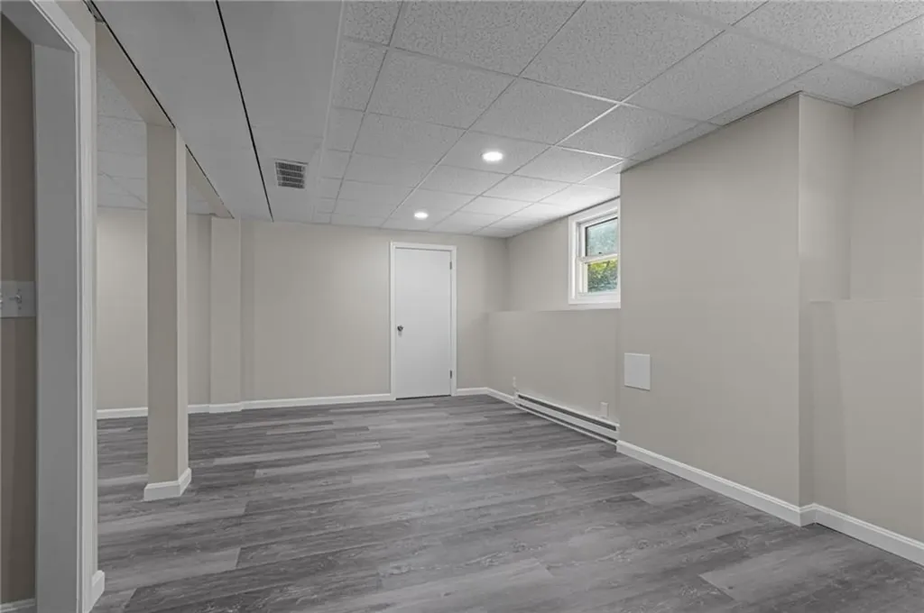 6 Glenview Court Coventry RI 02816