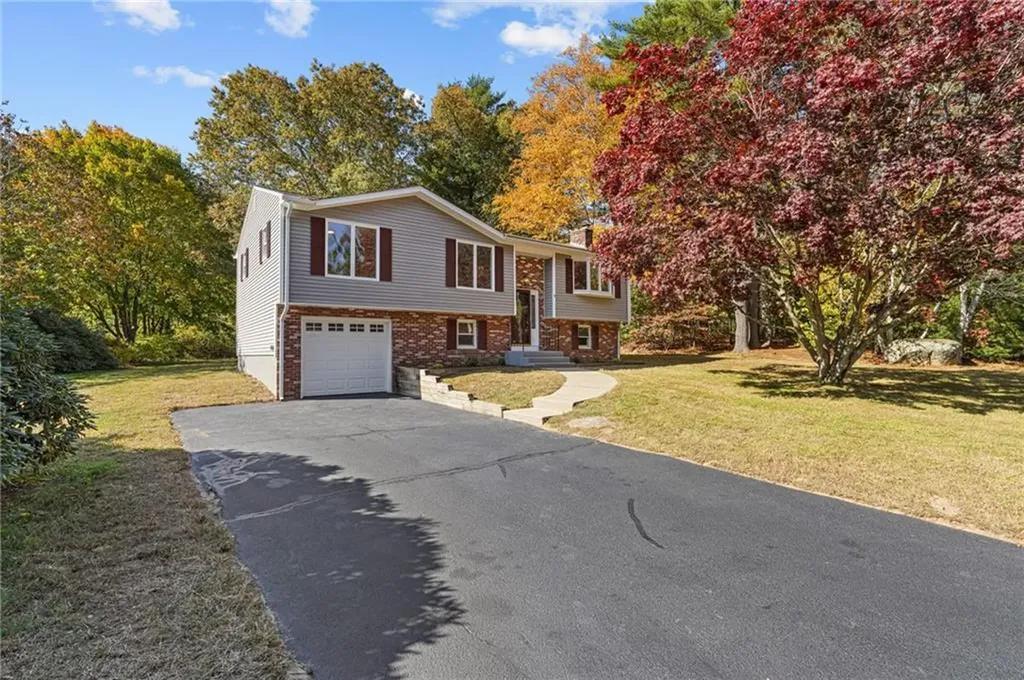 6 Glenview Court Coventry RI 02816