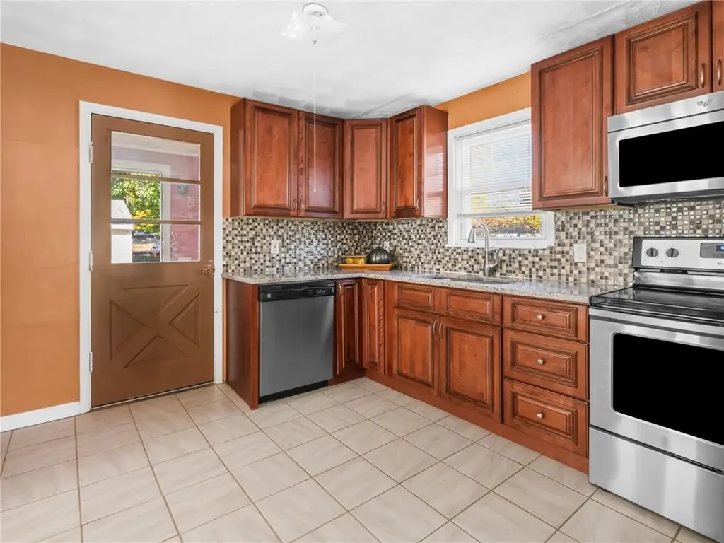 43 Laurens Street Cranston RI 02910
