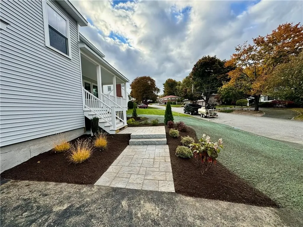35 Whitewood Drive Cranston RI 02920