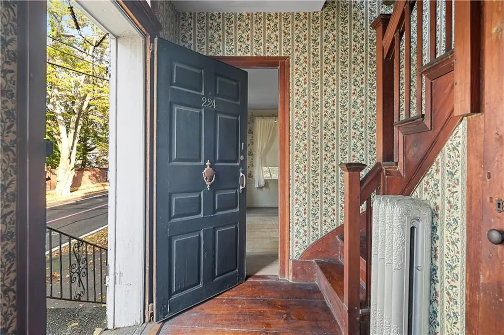 224 Hope Street Bristol RI 02809