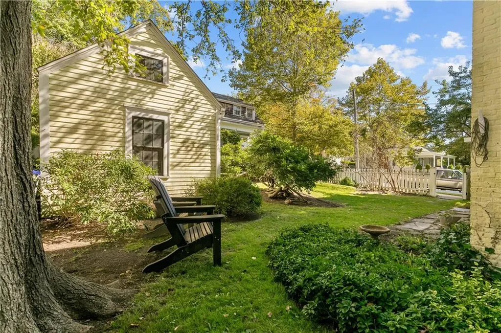 224 Hope Street Bristol RI 02809