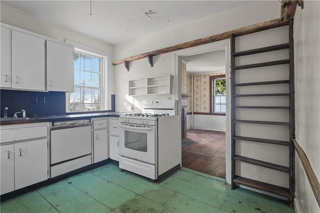 224 Hope Street Bristol RI 02809