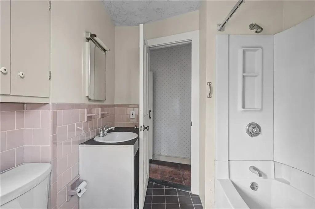 224 Hope Street Bristol RI 02809