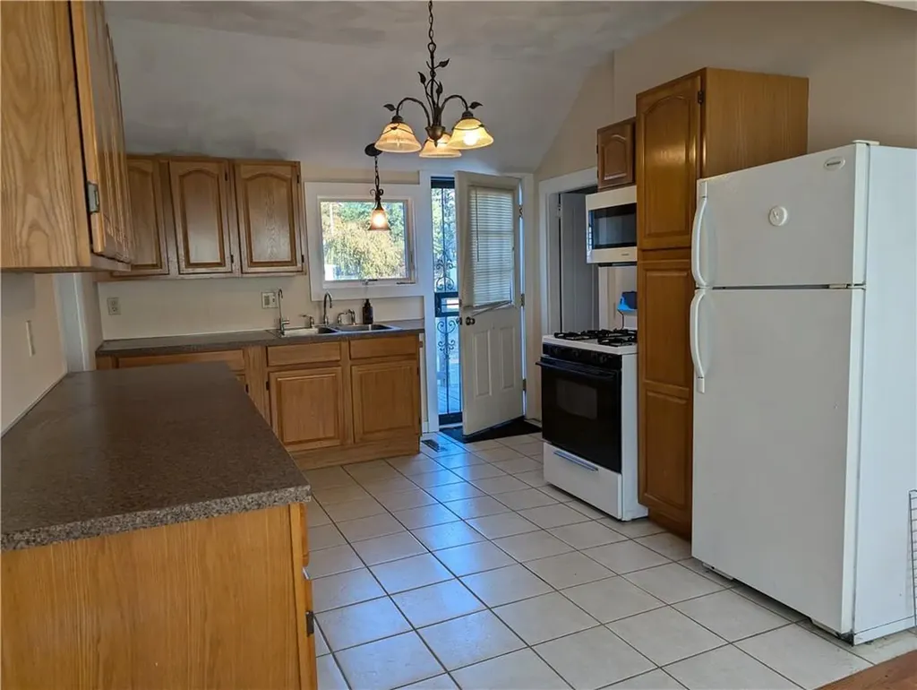 13 Plainfield Pike Foster RI 02825