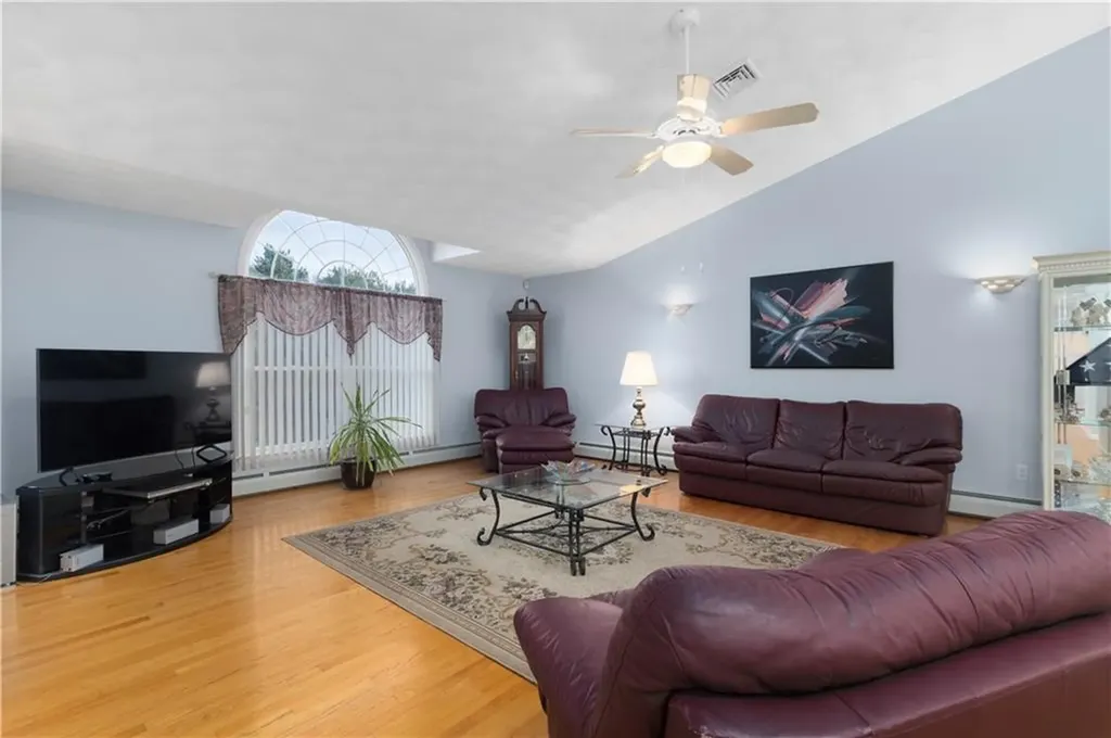19 Derby Lane Cranston RI 02921