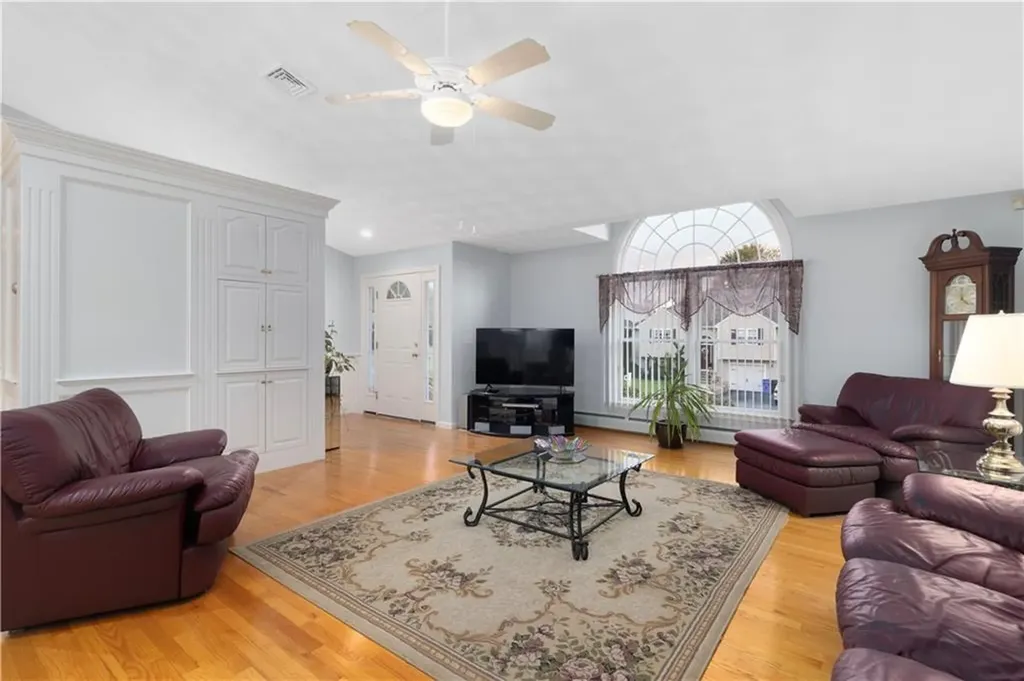 19 Derby Lane Cranston RI 02921