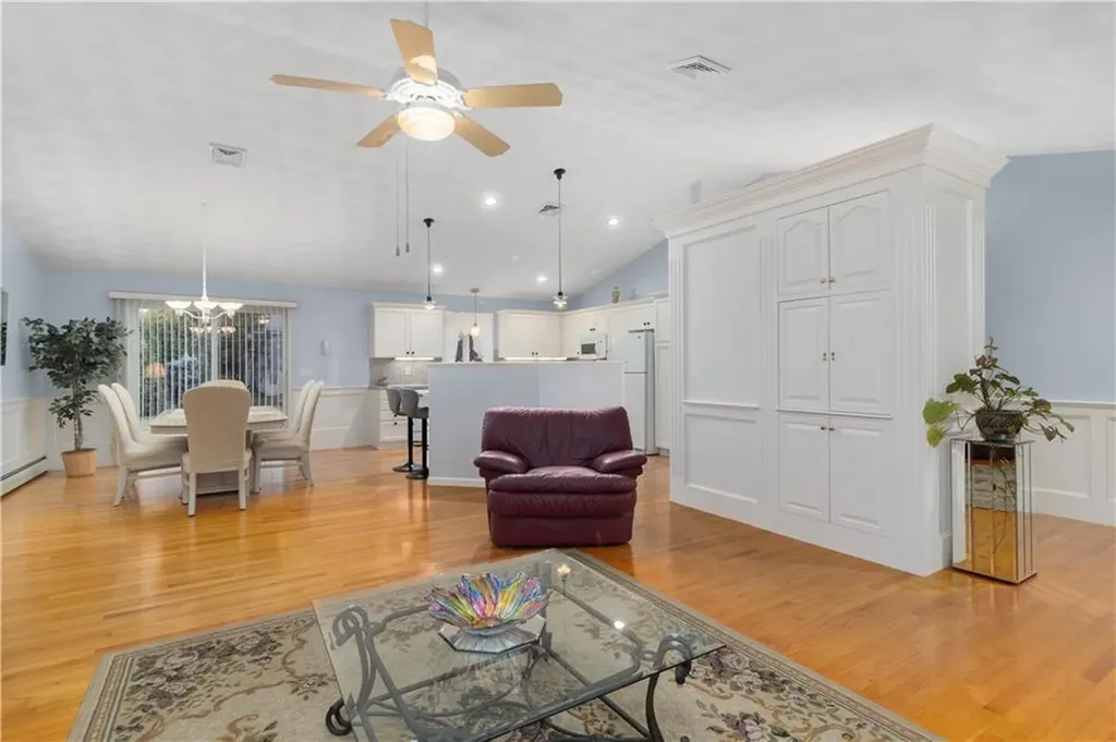 19 Derby Lane Cranston RI 02921