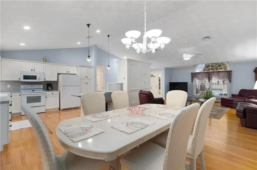 19 Derby Lane Cranston RI 02921