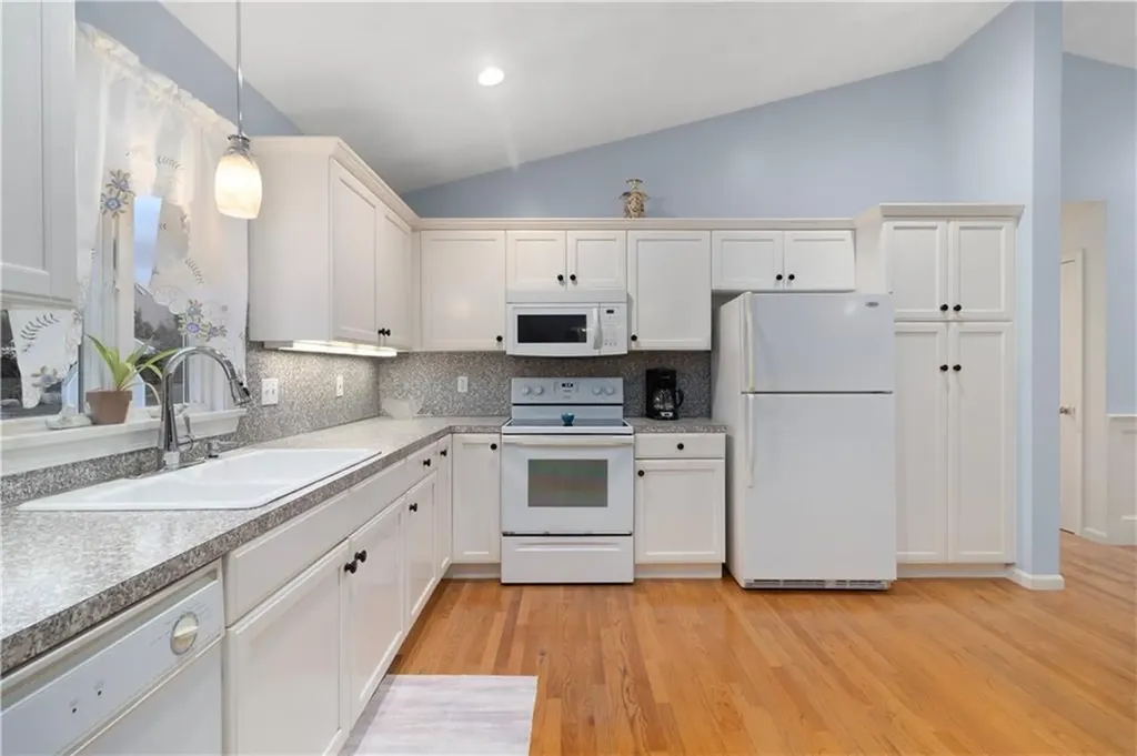 19 Derby Lane Cranston RI 02921
