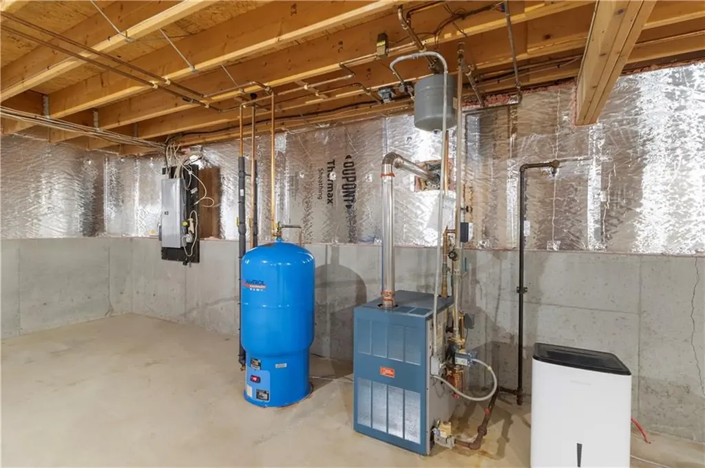 19 Derby Lane Cranston RI 02921