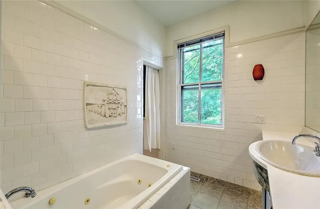 24 Messer Street Providence RI 02909