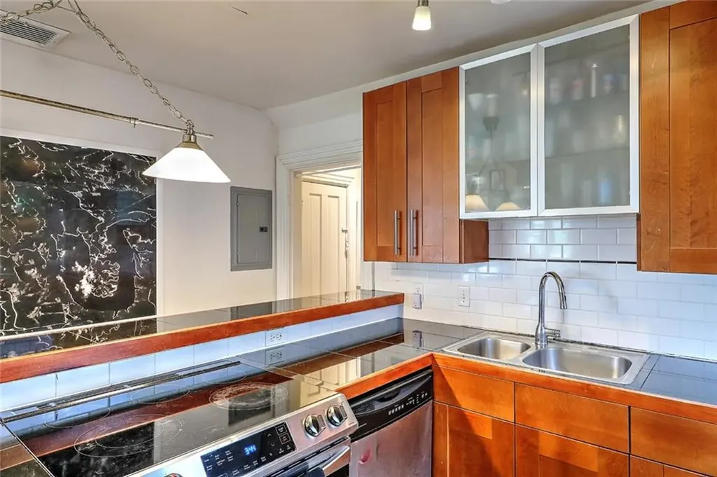 24 Messer Street Providence RI 02909