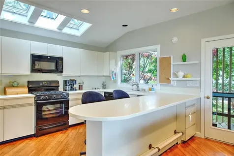 2 Buckingham Street Barrington RI 02806