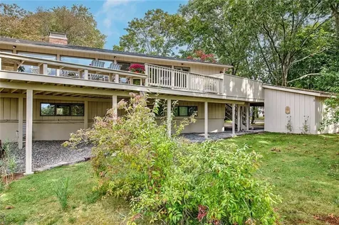 2 Buckingham Street Barrington RI 02806