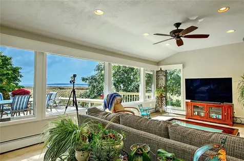 2 Buckingham Street Barrington RI 02806