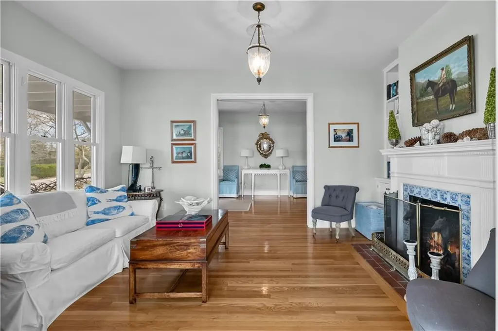 561 Indian Avenue Middletown RI 02842