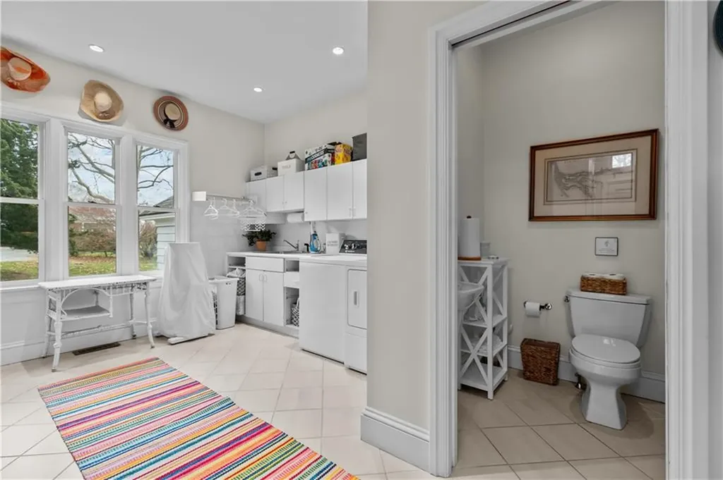 561 Indian Avenue Middletown RI 02842