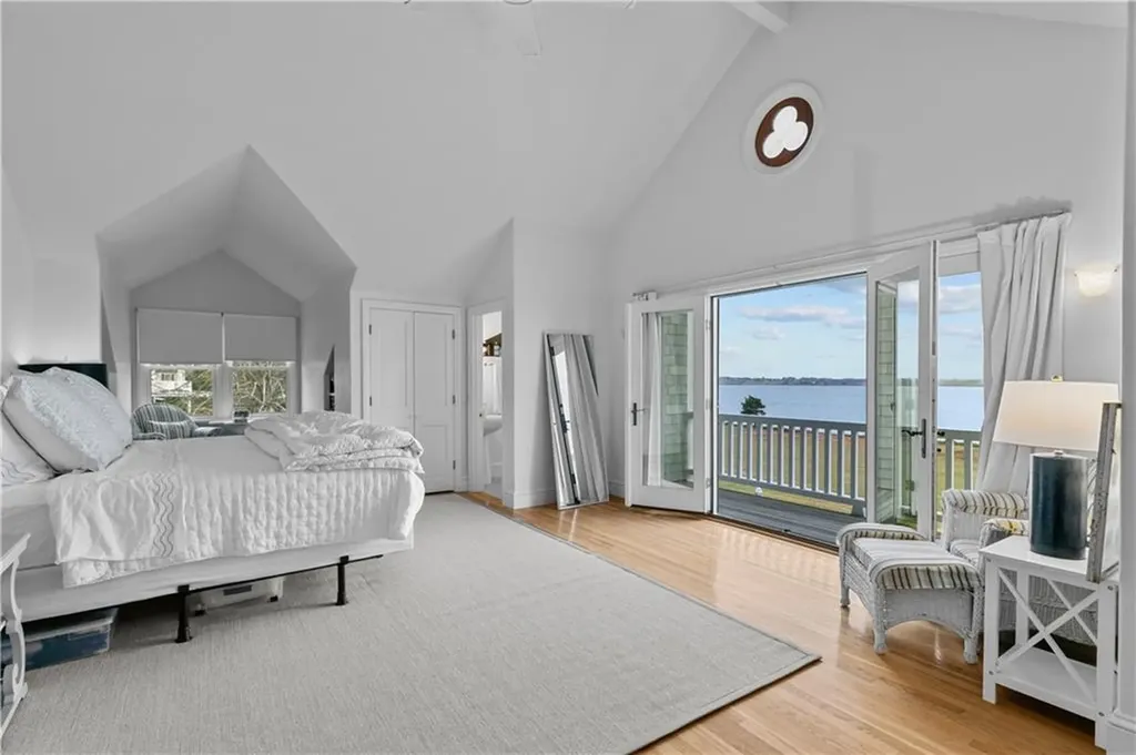 561 Indian Avenue Middletown RI 02842