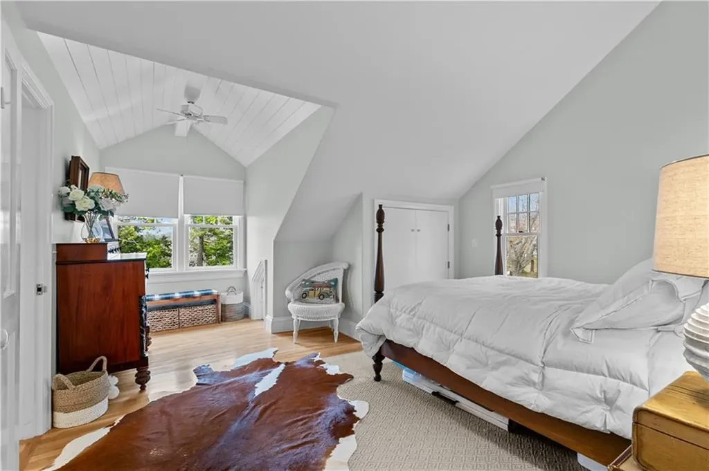 561 Indian Avenue Middletown RI 02842