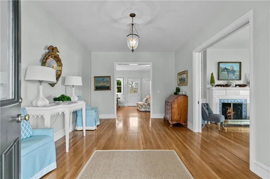 561 Indian Avenue Middletown RI 02842