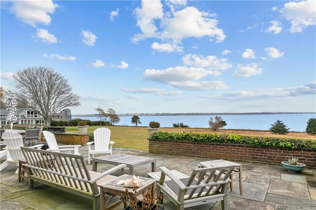 561 Indian Avenue Middletown RI 02842