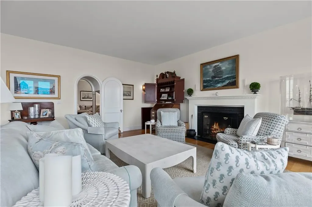561 Indian Avenue Middletown RI 02842