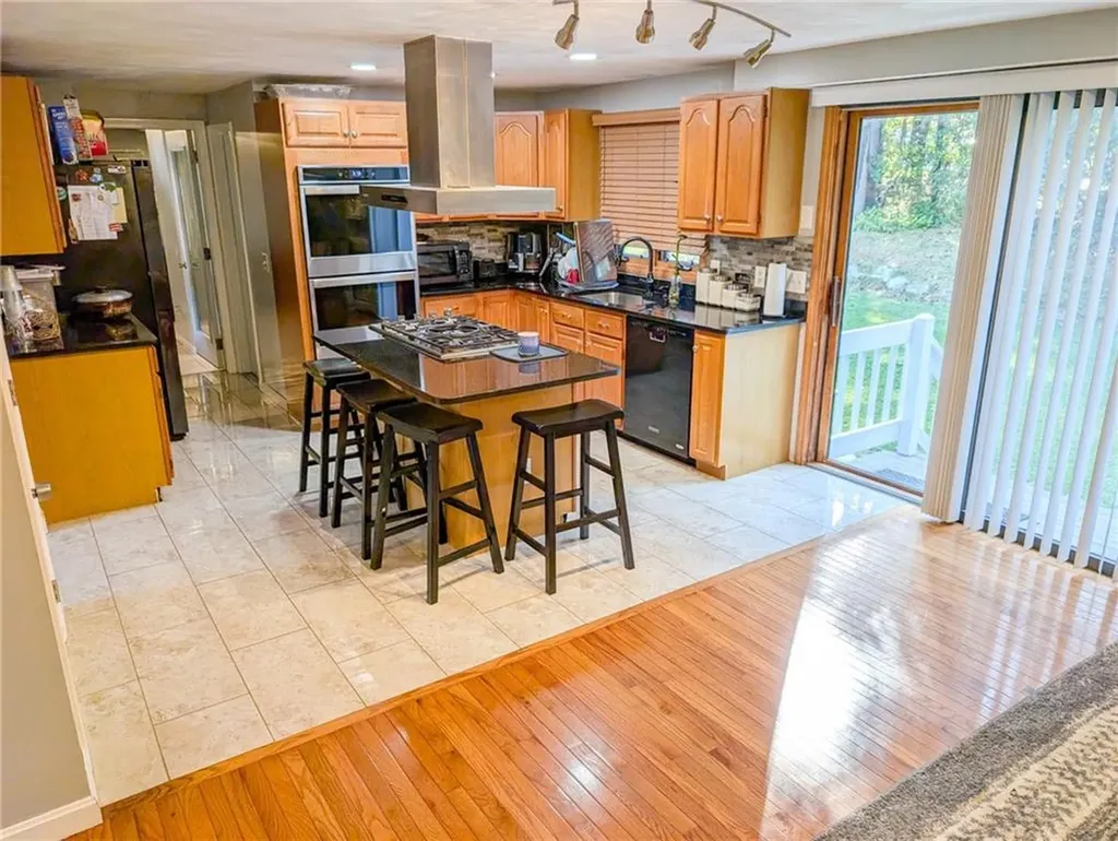 8 Labrea Way Coventry RI 02816