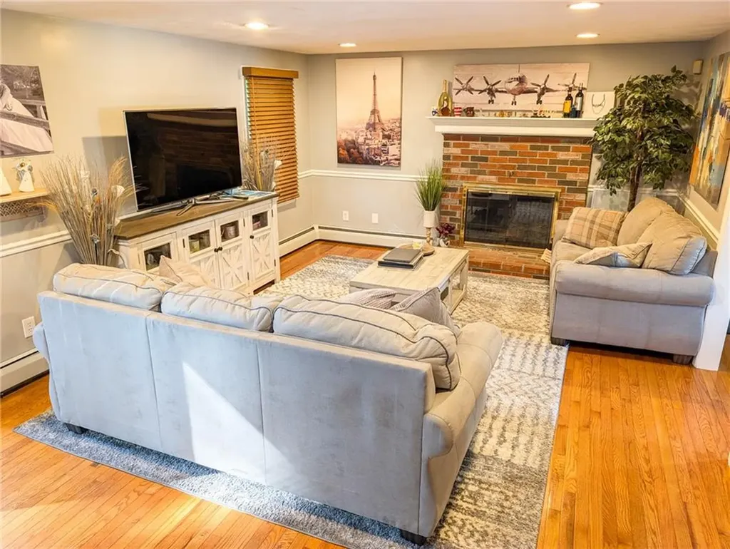 8 Labrea Way Coventry RI 02816