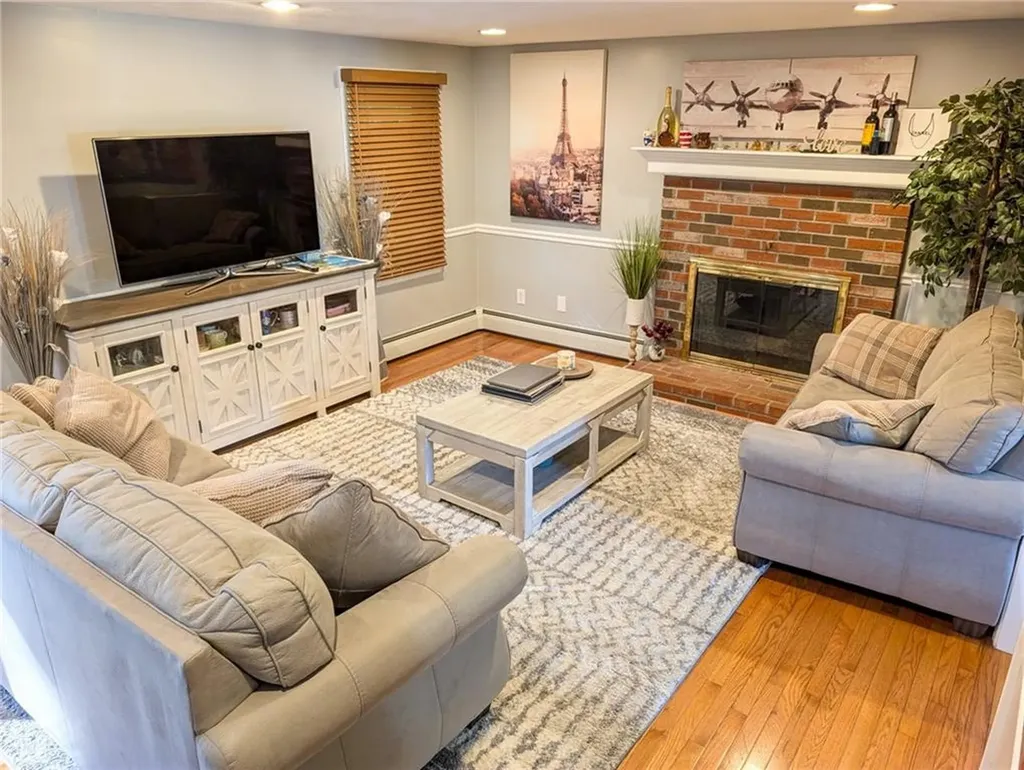 8 Labrea Way Coventry RI 02816