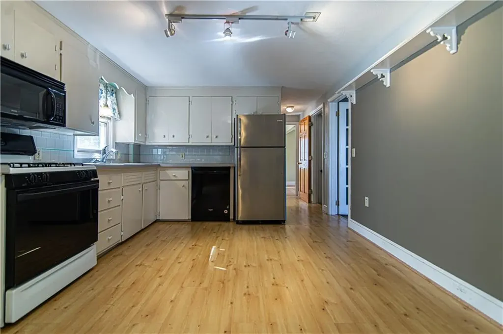 26 Lancaster Avenue Warwick RI 02886