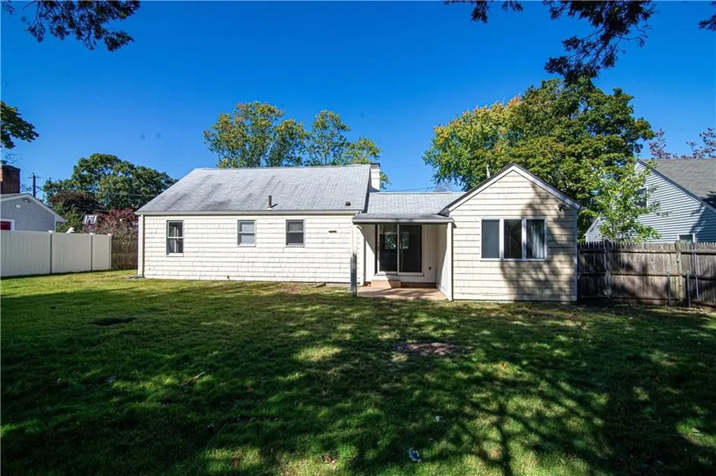 26 Lancaster Avenue Warwick RI 02886