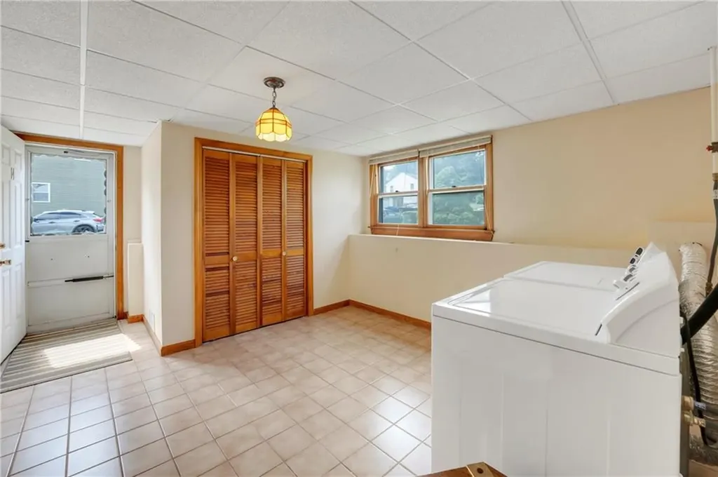 14 Glendale Avenue East Providence RI 02915