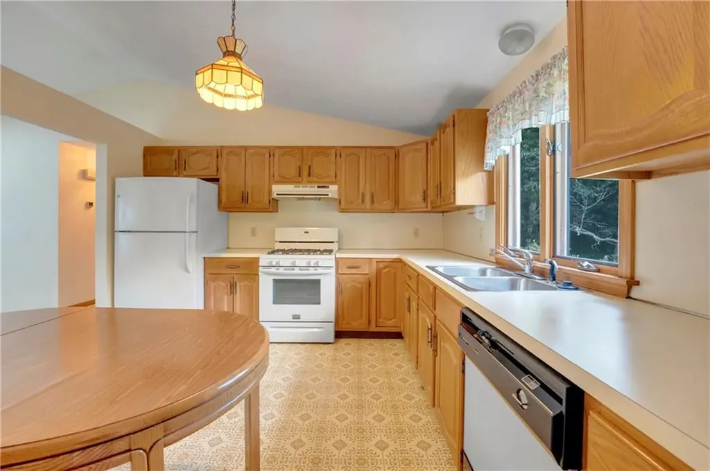 14 Glendale Avenue East Providence RI 02915