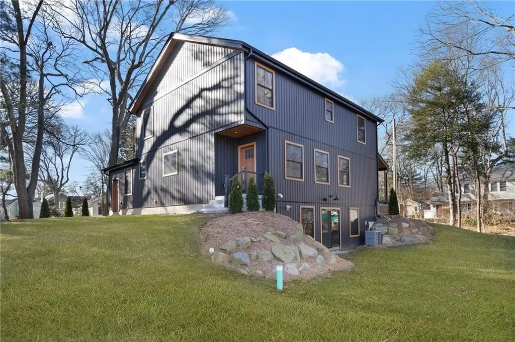 71 Johnson Avenue North Kingstown RI 02852