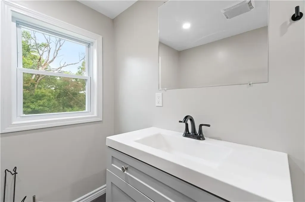 14 Adams Street Smithfield RI 02917
