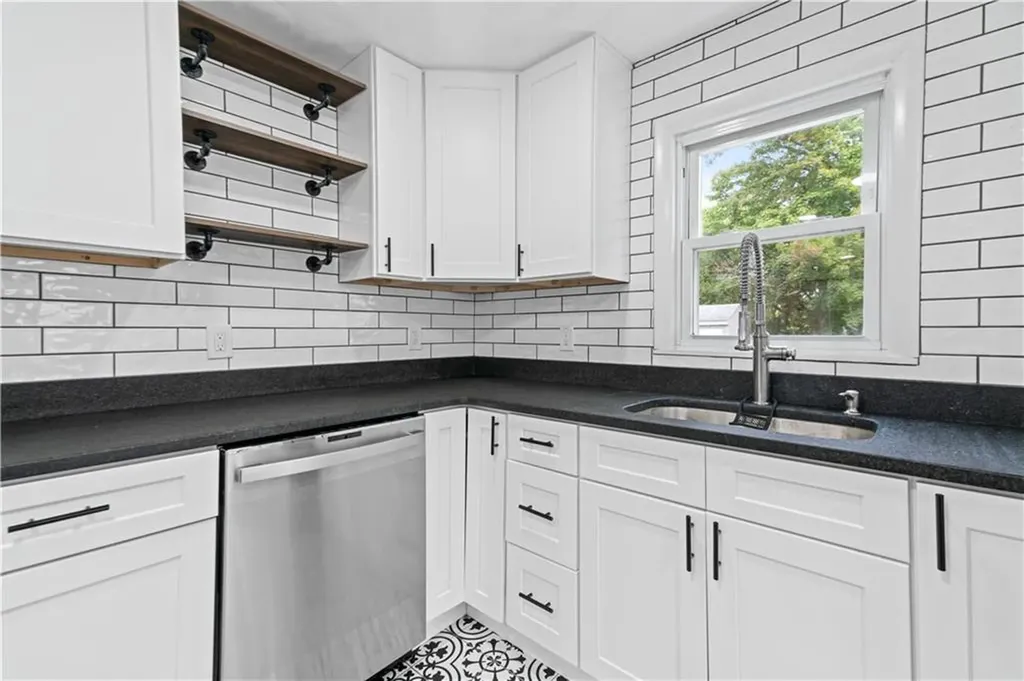 14 Adams Street Smithfield RI 02917