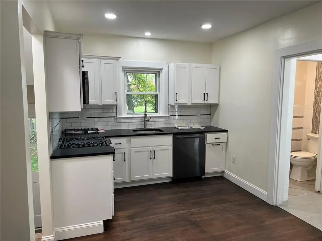 122 Carolyn Street Warwick RI 02886