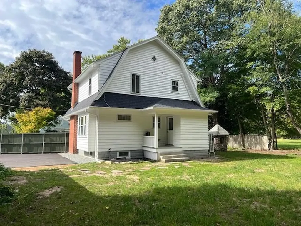 122 Carolyn Street Warwick RI 02886