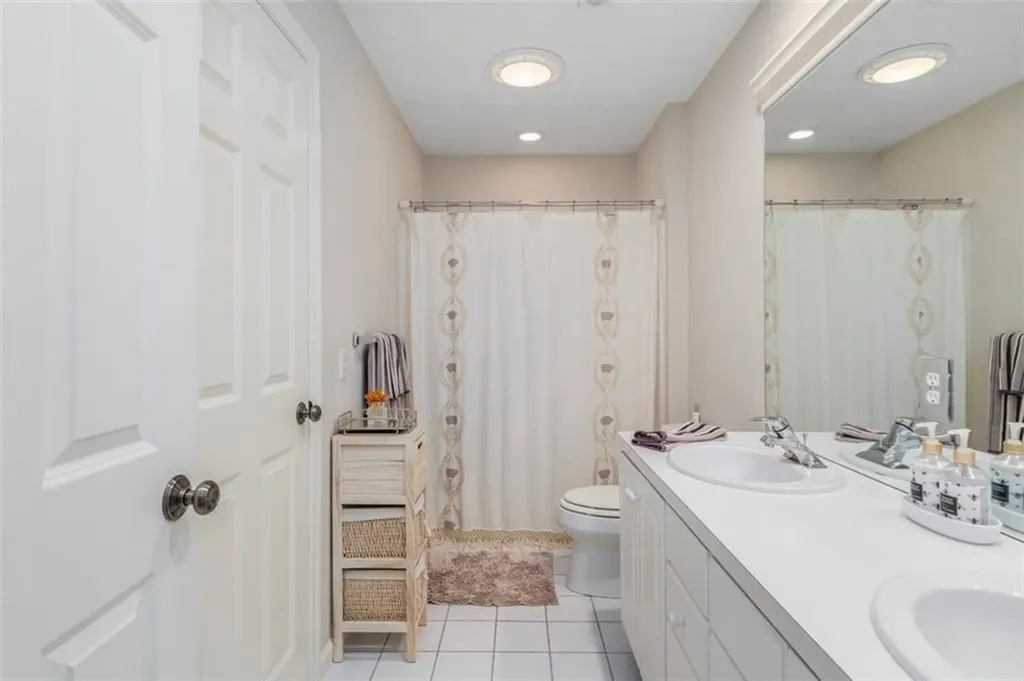 217 Castle Rocks Road Warwick RI 02886