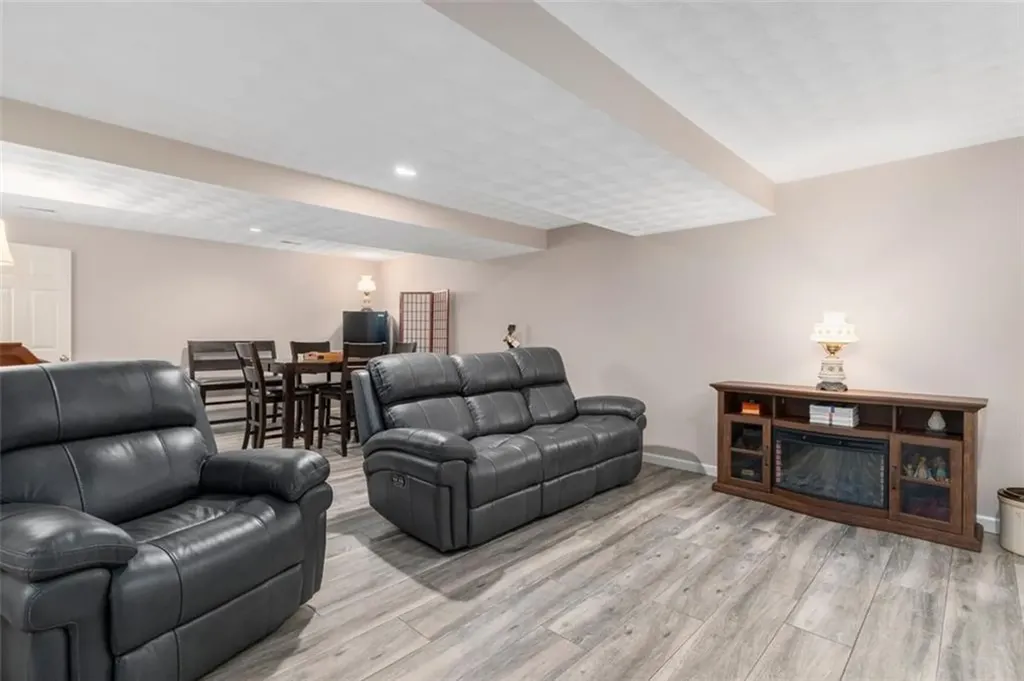 217 Castle Rocks Road Warwick RI 02886