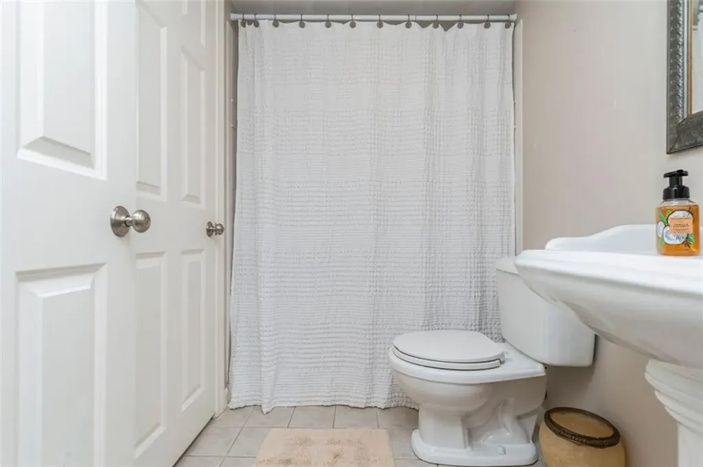 217 Castle Rocks Road Warwick RI 02886