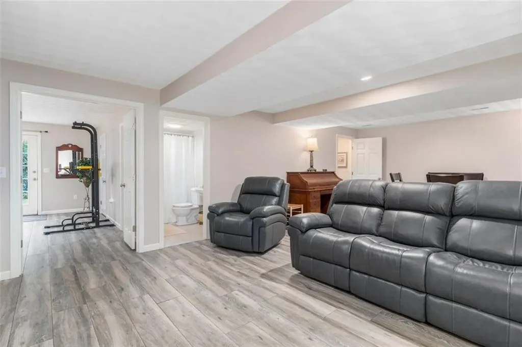 217 Castle Rocks Road Warwick RI 02886