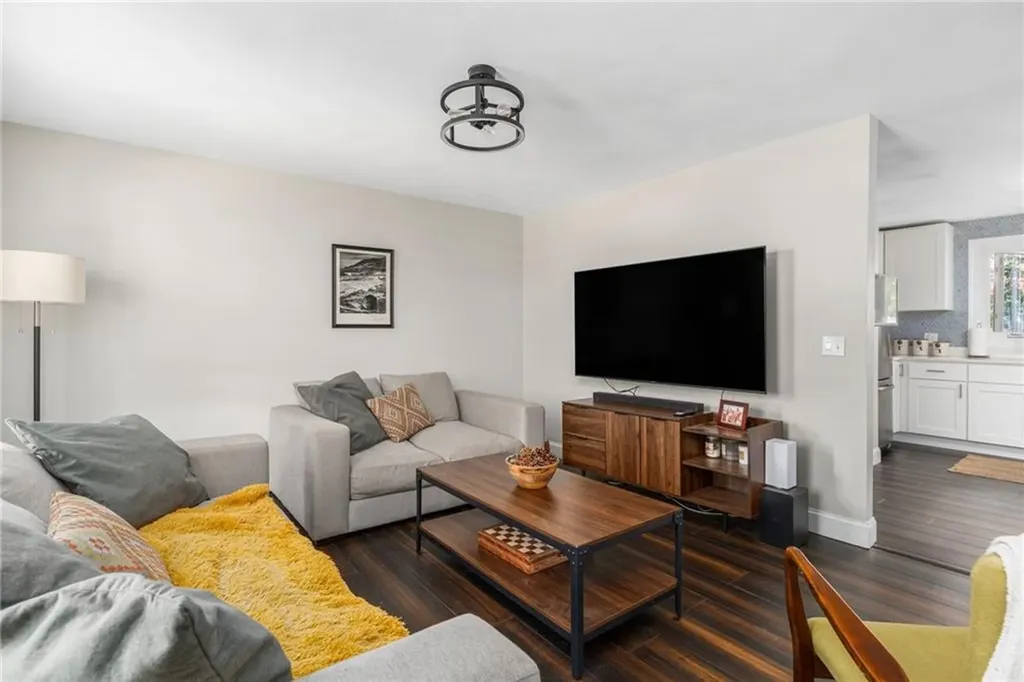 86 Rosegarden Street Warwick RI 02888