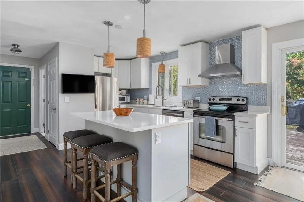 86 Rosegarden Street Warwick RI 02888