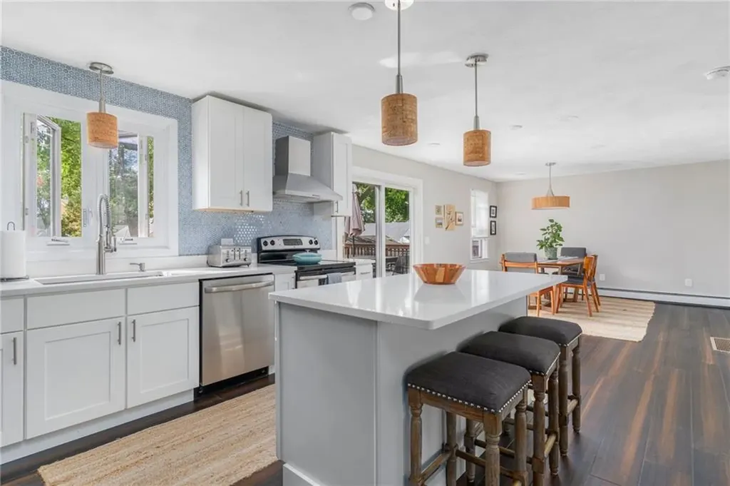 86 Rosegarden Street Warwick RI 02888