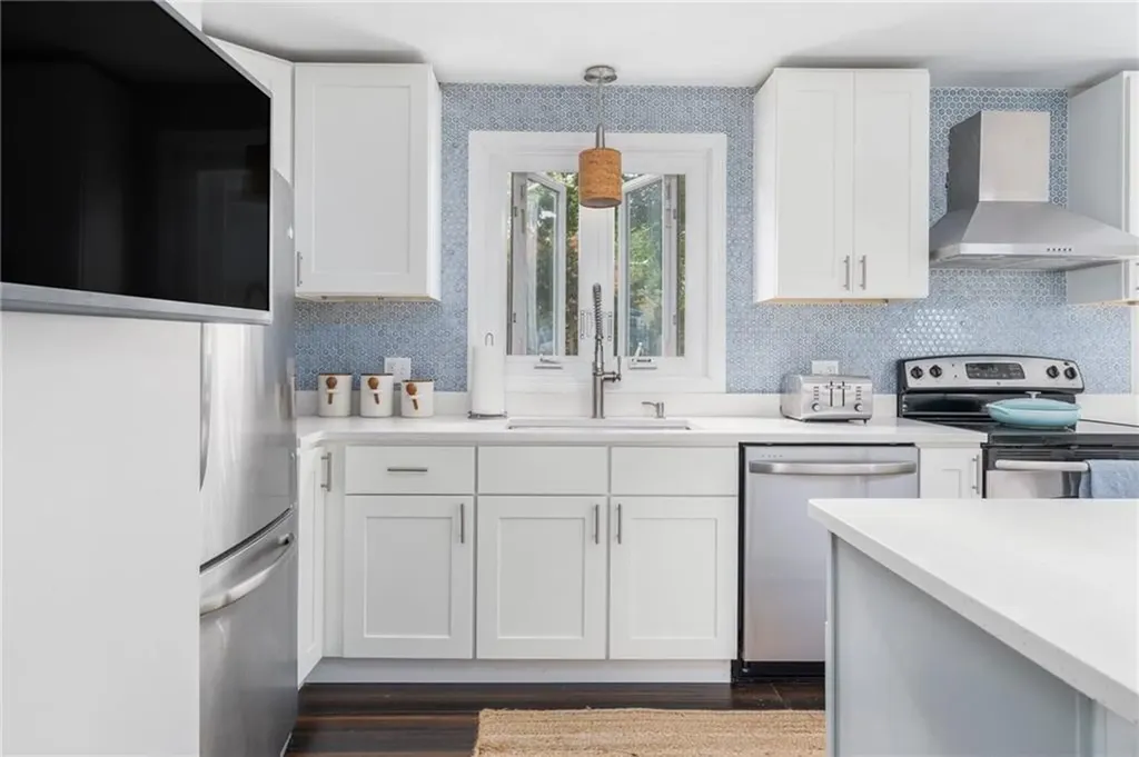 86 Rosegarden Street Warwick RI 02888